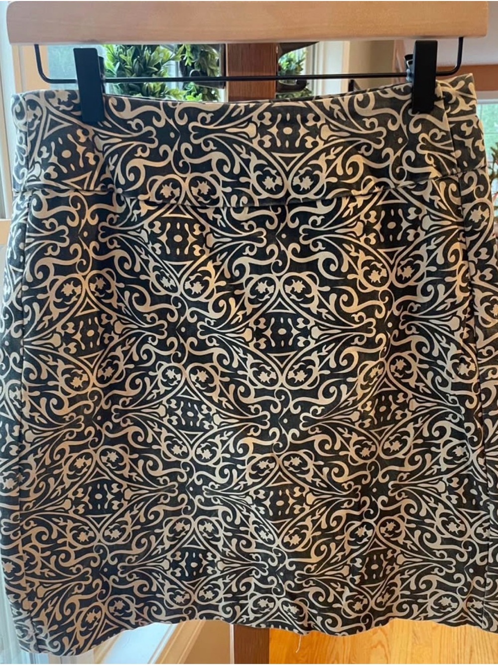 Lulu-B Size 6 Black and Cream Decorative A-Line Skirt